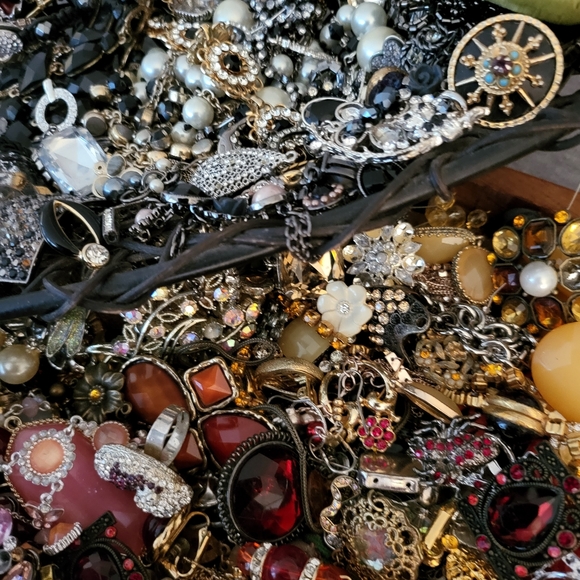 Huge harvest rhinestone jewelry lot - Picture 4 of 12